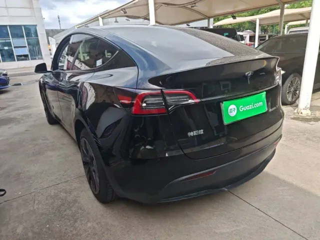 Tesla Model Y — Фото автомобиля 4