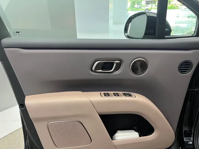 Li Auto i8 — Фото автомобиля 12