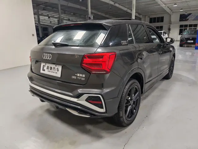 Audi Q2L — Фото автомобиля 4