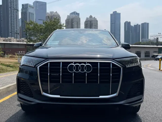Audi Q7 — Фото автомобиля 2