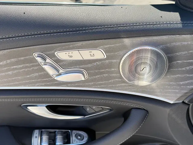 Mercedes-Benz E-Class — Фото автомобиля 10