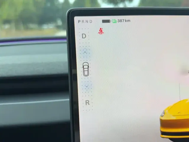 Tesla Model 3 — Фото автомобиля 7
