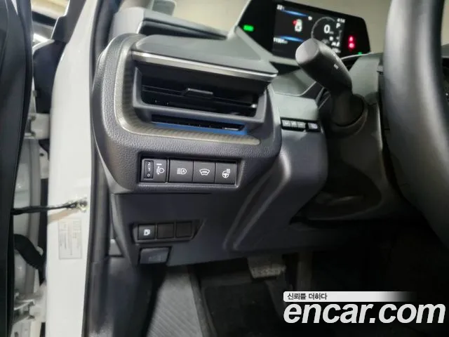 Toyota Prius Generation 5 — Фото автомобиля 13