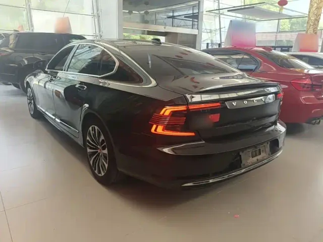 Volvo S90 — Фото автомобиля 4