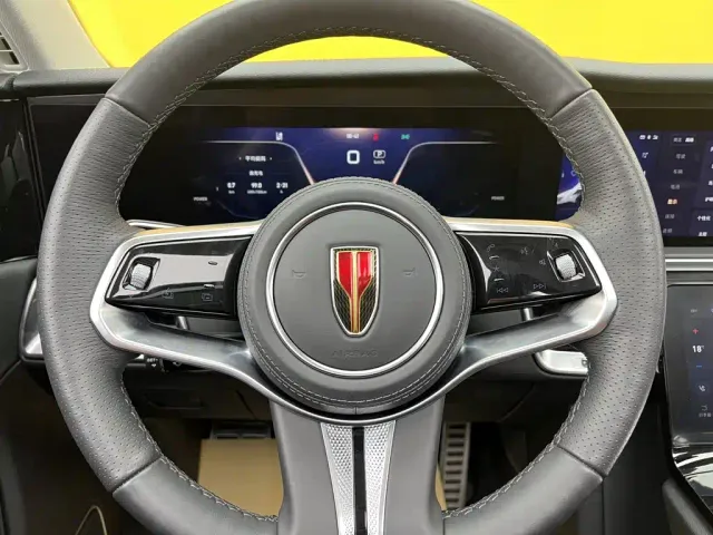 Hongqi E-HS9 — Фото автомобиля 16