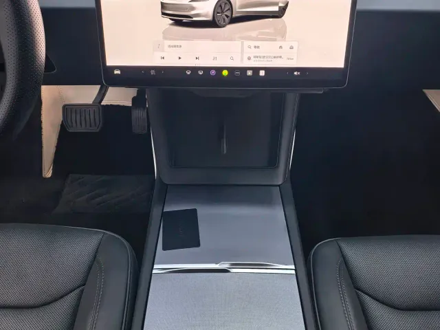 Tesla Model 3 — Фото автомобиля 10