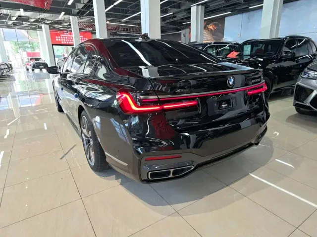 BMW 7 Series — Фото автомобиля 11
