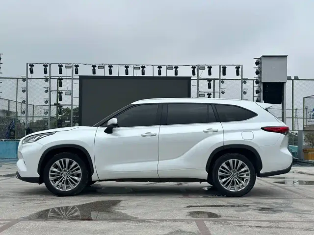 Toyota Highlander — Фото автомобиля 7