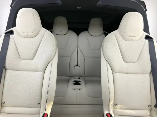 Tesla Model X — Фото автомобиля 12