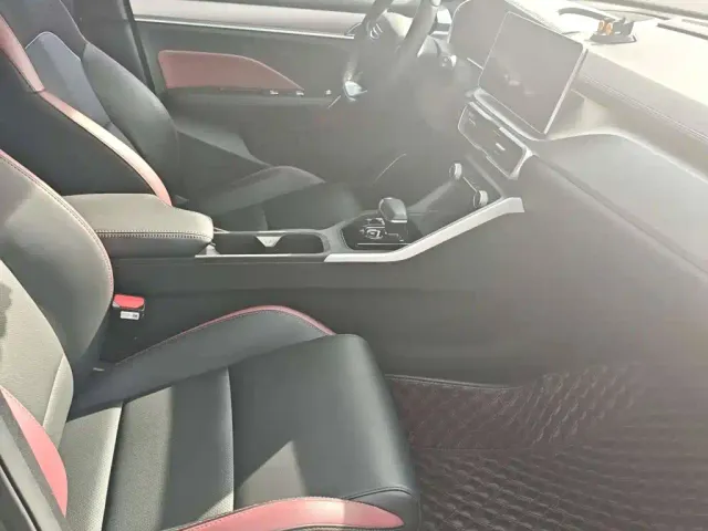 Geely Binyue — Фото автомобиля 13