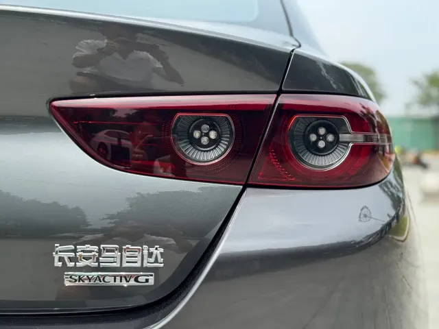 Mazda Axela — Фото автомобиля 23