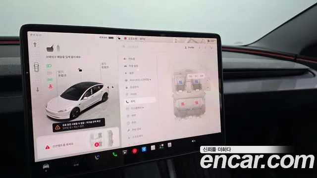 Tesla Model 3 — Фото автомобиля 15