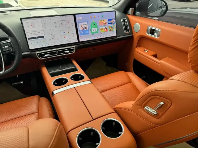Li Auto L8 — Фото автомобиля 16