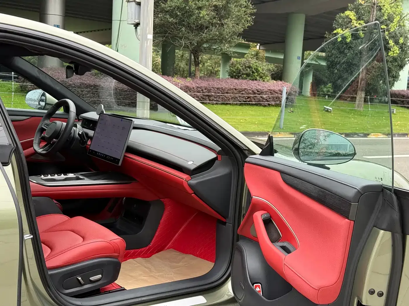 Xiaomi Auto Xiaomi SU7 2024 AWD Extended Range Advanced Smart Driving Max Edition — Фото автомобиля 18