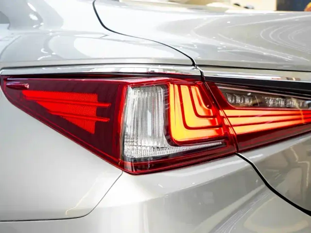 Lexus ES — Фото автомобиля 9