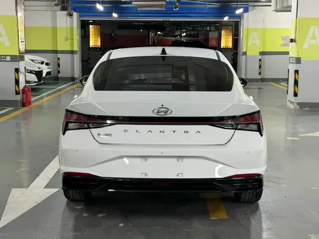 Hyundai Elantra 2022 1.5L CVT LUX Premium Edition — Фото автомобиля 9