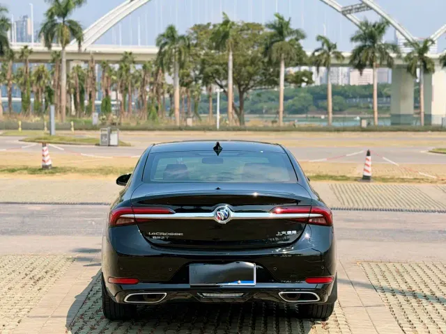 Buick LaCrosse — Фото автомобиля 5