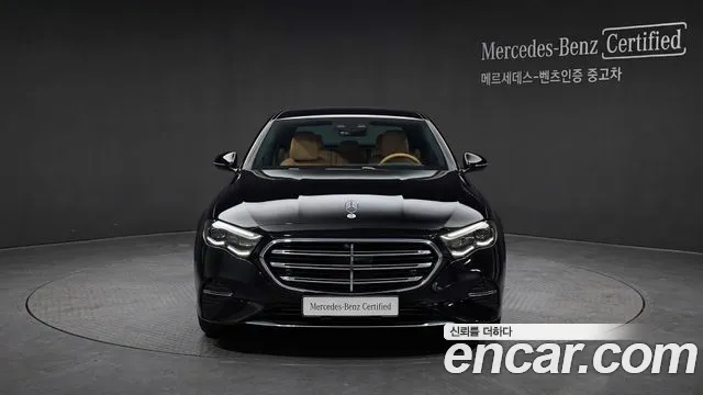 Mercedes-Benz E-Class — Фото автомобиля 3