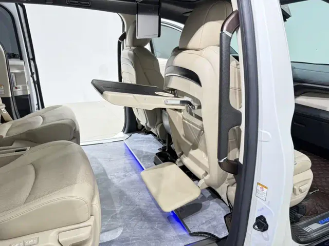 Toyota Sienna — Фото автомобиля 19