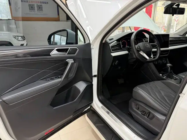 Volkswagen Tiguan L — Фото автомобиля 8