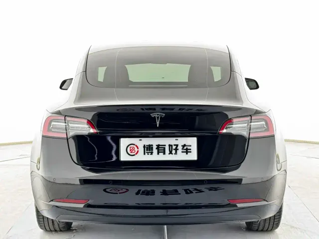 Tesla Model 3 — Фото автомобиля 7