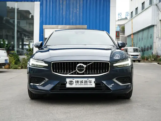 Volvo S60 — Фото автомобиля 2