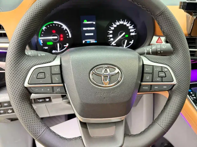 Toyota Sienna — Фото автомобиля 12