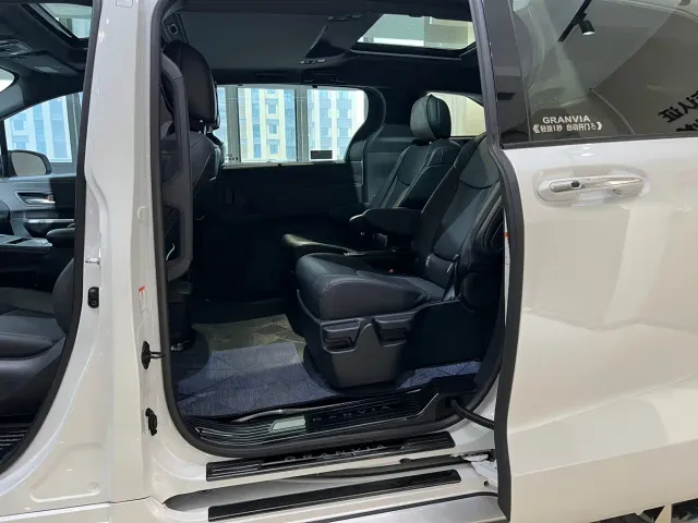 Toyota Granvia — Фото автомобиля 15