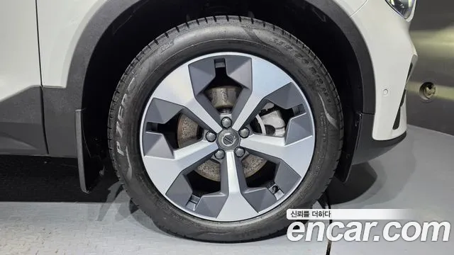 Volvo XC40 — Фото автомобиля 6