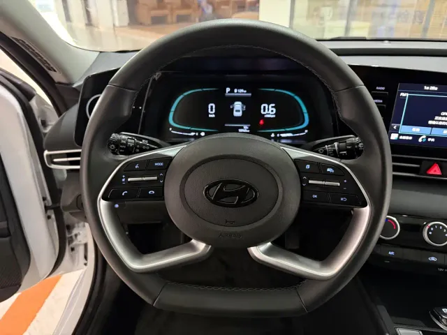 Hyundai Elantra — Фото автомобиля 13