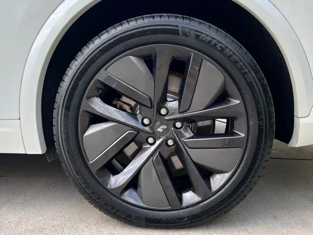 Li Auto L7 — Фото автомобиля 22