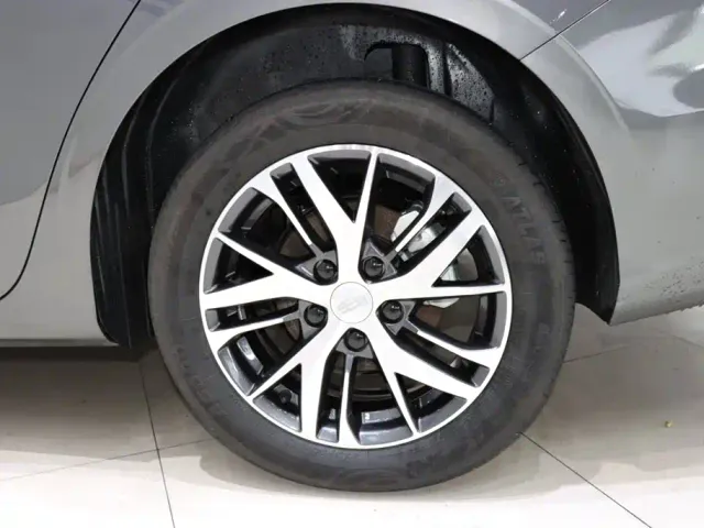 Geely Emgrand — Фото автомобиля 19
