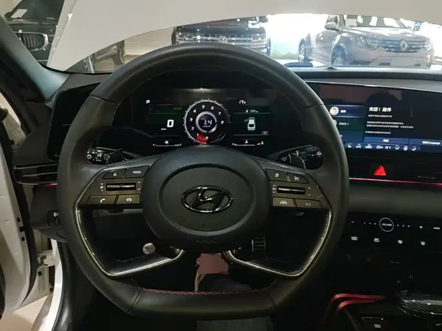 Hyundai Elantra — Фото автомобиля 10