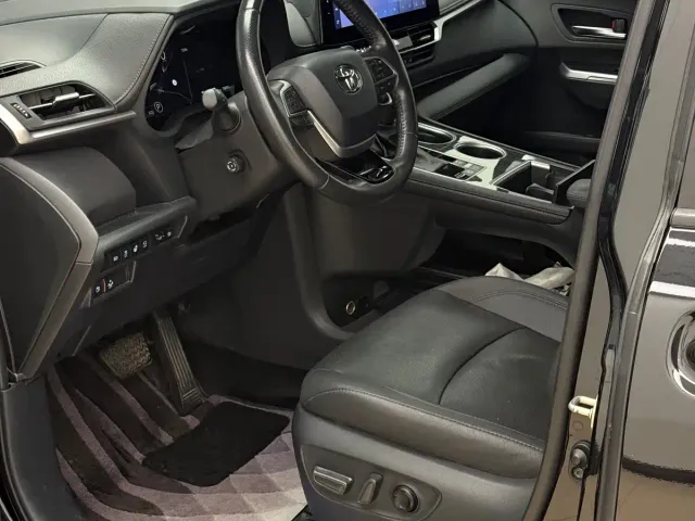 Toyota Sienna — Фото автомобиля 9
