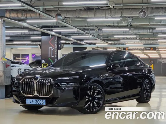 Фотография автомобиля — BMW i7 G70