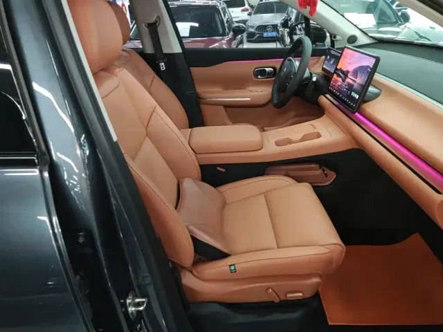 Leapmotor C10 — Фото автомобиля 24