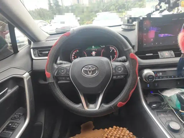 Toyota RAV4 — Фото автомобиля 6