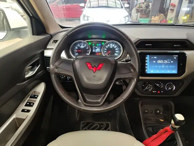 Wuling Hongguang — Фото автомобиля 10
