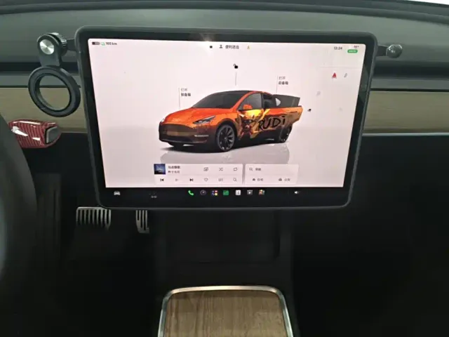 Tesla Model Y — Фото автомобиля 12