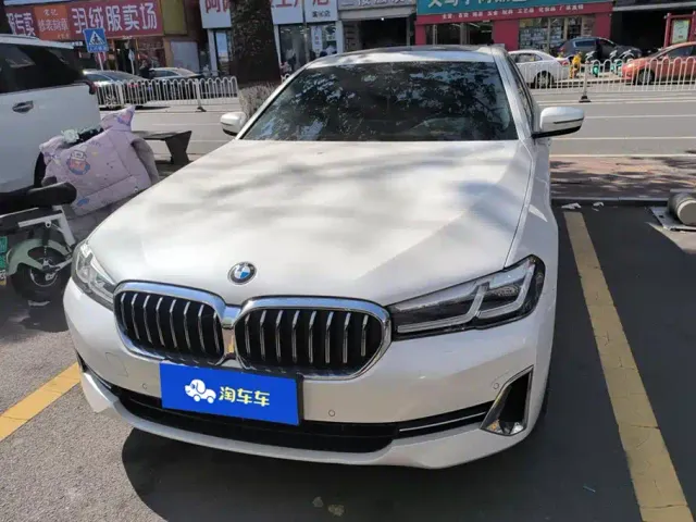 BMW 5 Series — Фото автомобиля 2