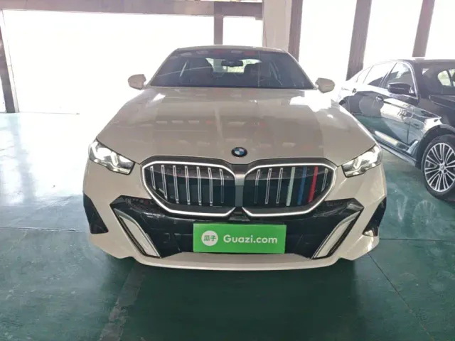BMW 5 Series — Фото автомобиля 2