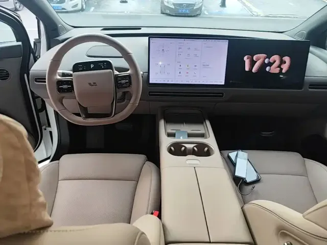 Li Auto Li Auto i6 2025 2WD Base Model — Фото автомобиля 9