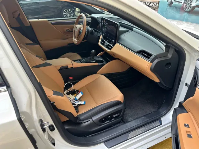 Lexus ES — Фото автомобиля 19