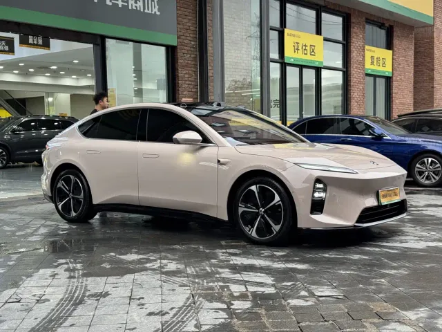 Nio ET5 — Фото автомобиля 3