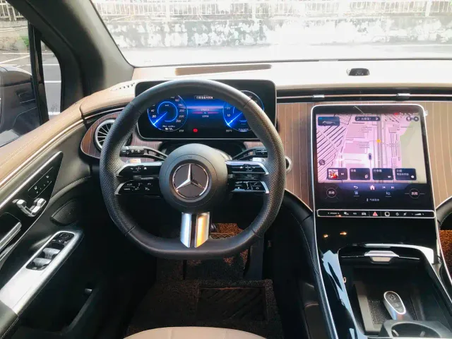 Mercedes-Benz EQE SUV — Фото автомобиля 15