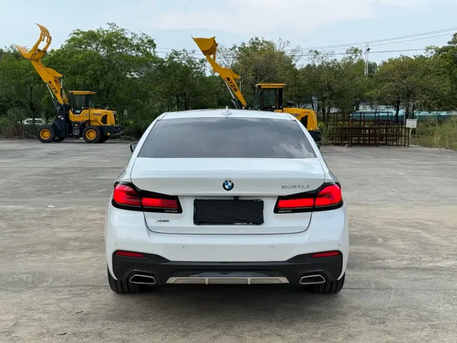 BMW BMW 5 Series 2022 Model Third Facelift 530Li Premium M Sport Package — Фото автомобиля 8