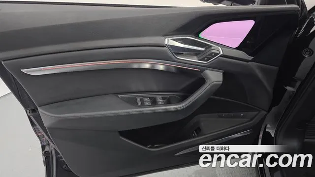 Audi e-tron — Фото автомобиля 20