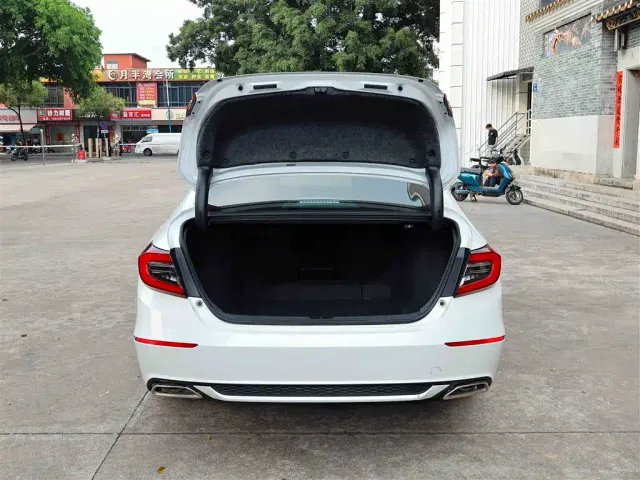 Honda Accord — Фото автомобиля 15