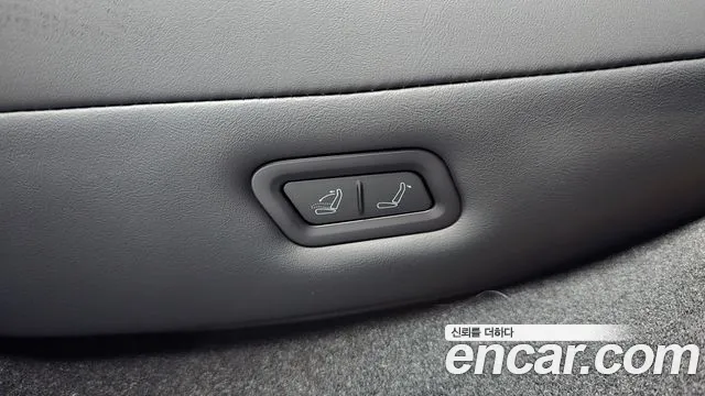 Tesla Model Y — Фото автомобиля 18