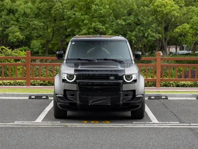 Land Rover Defender — Фото автомобиля 2